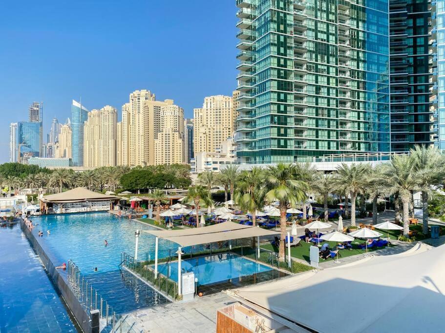 Suiteable Homes - Sensational 3 Bedroom With Mesmerizing Seaview Apartment