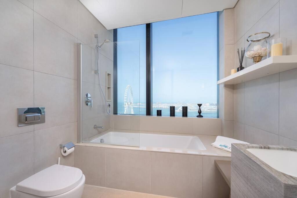 Suiteable Homes - Sensational 3 Bedroom With Mesmerizing Seaview Apartment Dubai