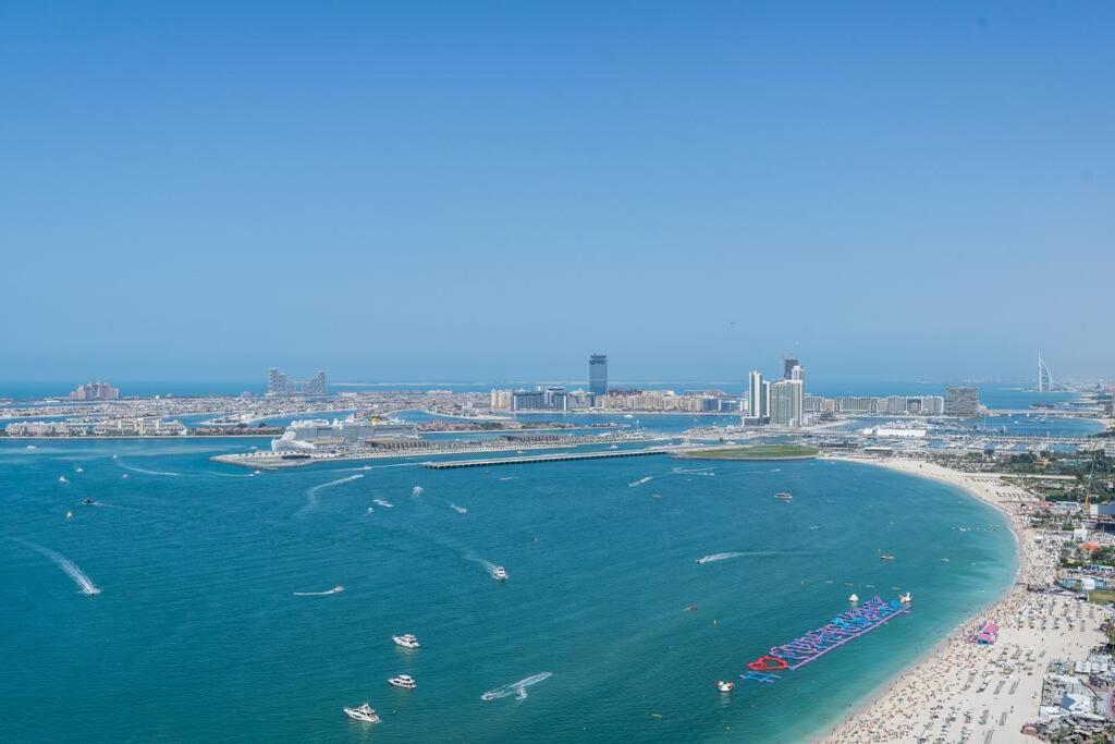 Suiteable Homes - Sensational 3 Bedroom With Mesmerizing Seaview