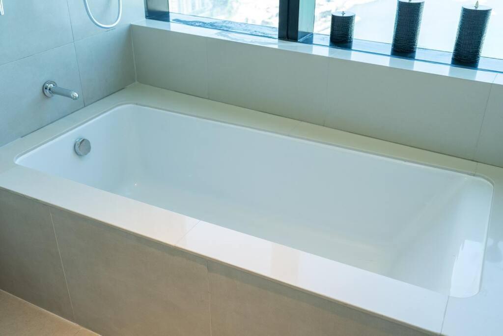 Suiteable Homes - Sensational 3 Bedroom With Mesmerizing Seaview * Dubai