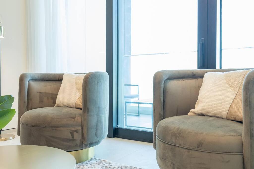 Apartment Suiteable Homes - Sensational 3 Bedroom With Mesmerizing Seaview *
