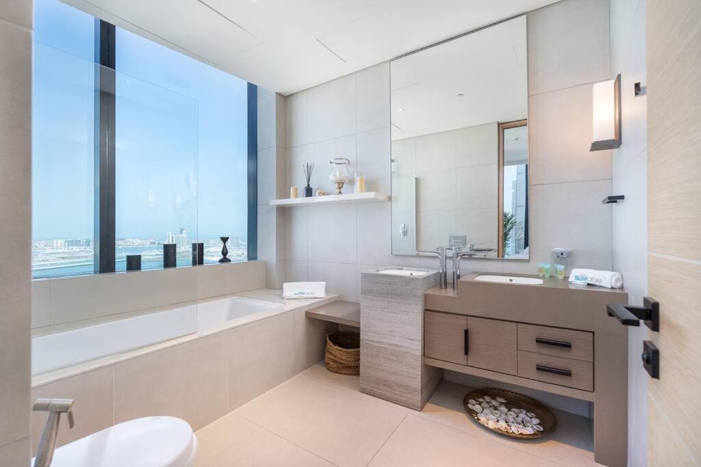 Apartment Suiteable Homes - Sensational 3 Bedroom With Mesmerizing Seaview Dubai