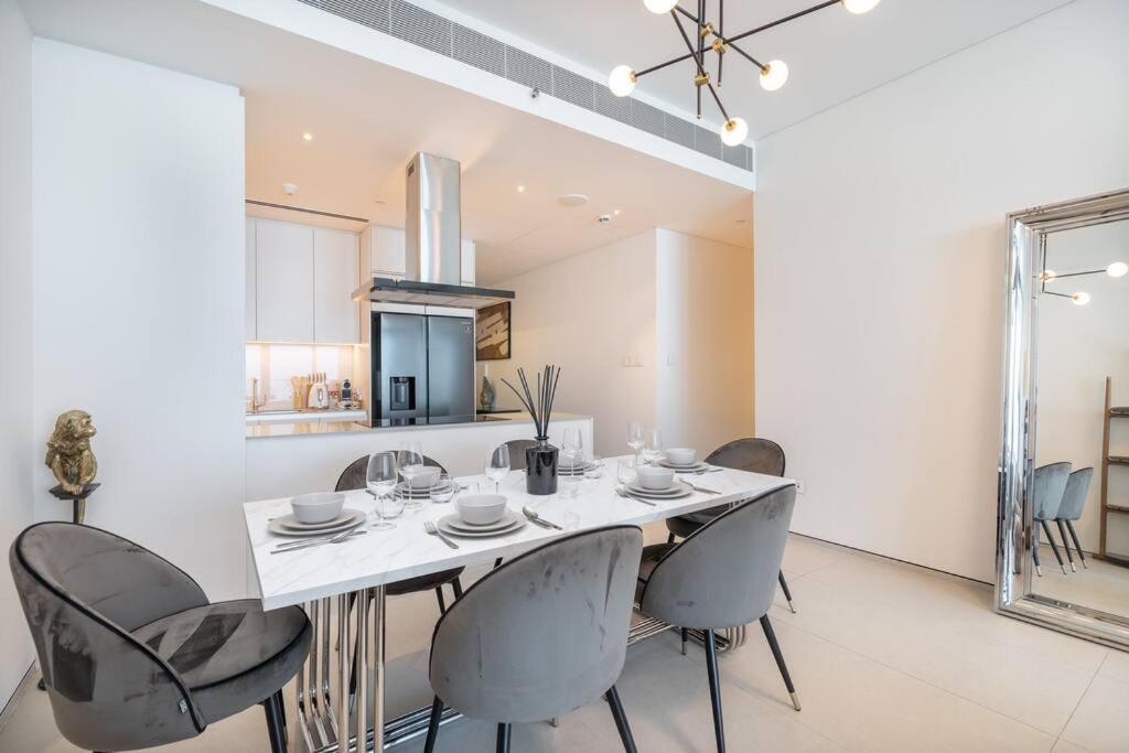Suiteable Homes - Sensational 3 Bedroom With Mesmerizing Seaview Apartment Dubai