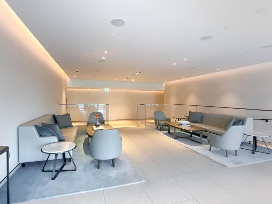 Apartment Suiteable Homes - Sensational 3 Bedroom With Mesmerizing Seaview
