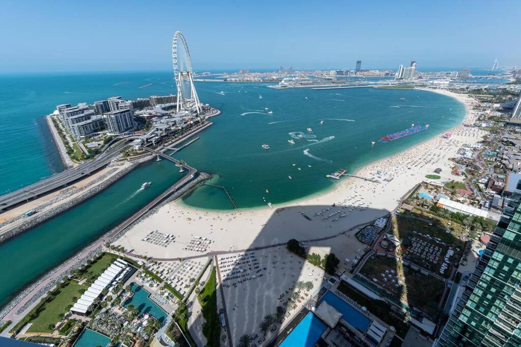 Suiteable Homes - Sensational 3 Bedroom With Mesmerizing Seaview Apartment *