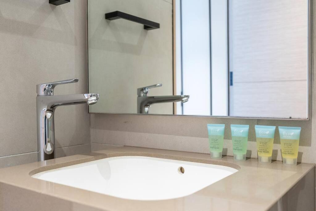 Apartment Suiteable Homes - Sensational 3 Bedroom With Mesmerizing Seaview Dubai